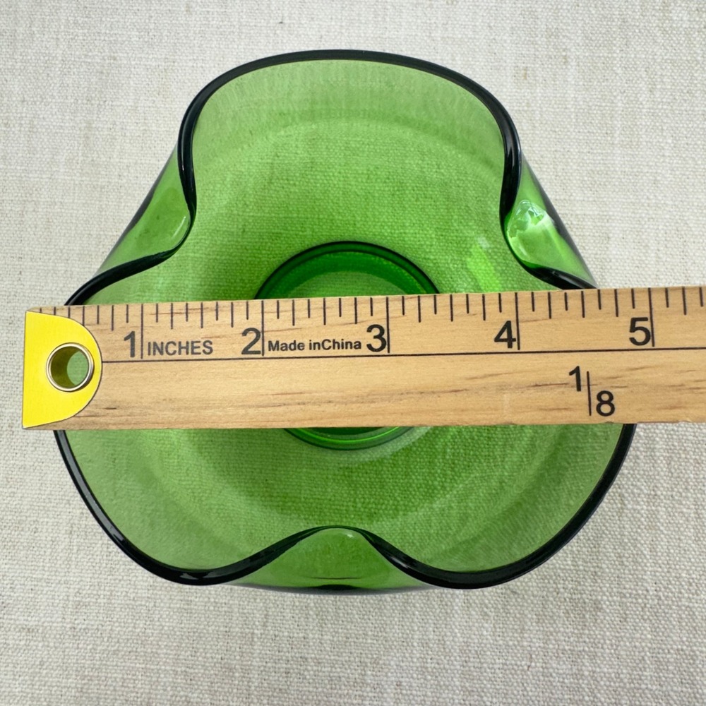 Vintage MCM Emerald Green Art Glass Small Tri-Corner Pinched Rim Bowl 5.25" - Picture 7 of 7